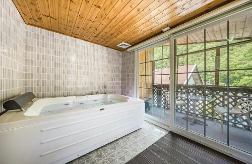Gapyeong House | Gapyeong Green Star Pension Remodeling, Spa