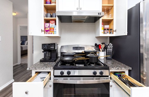 San Antonio House | Garage Hangout! Great Home for Extended Stays