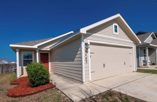 San Antonio House | Garage Hangout! Great Home for Extended Stays
