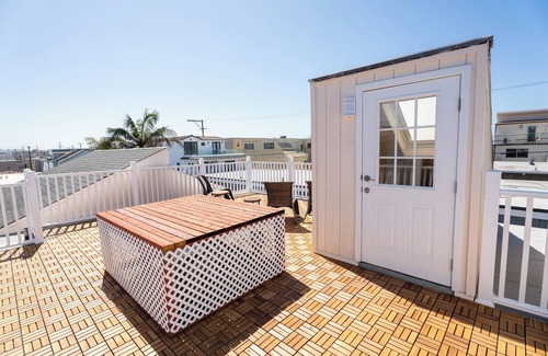 Mission Beach Cottage | Garage Parking, AC, Kid Friendly, 45 seconds from the beach!
