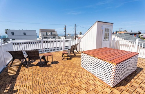 Mission Beach Cottage | Garage Parking, AC, Kid Friendly, 45 seconds from the beach!