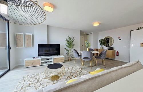 Canico Apartment | Garajau Palace Sea View II by Rentallido