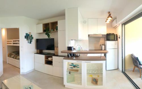 La Bocca Apartment | Garden and beach sea view apartment Cannes