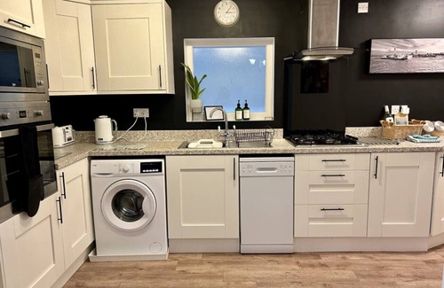 Southsea Apartment | Garden Apartment by the Pier