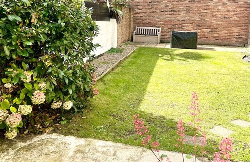 Southsea Apartment | Garden Apartment by the Pier