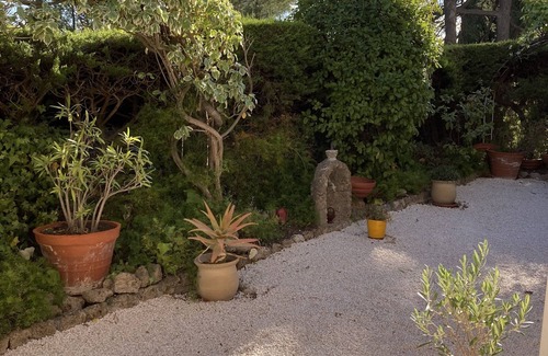 Saint-Raphael Condo | Garden apartment in historic villa