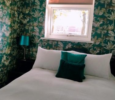 Morpeth Apartment | Garden Apartment Morpeth- with lockable bike storage!