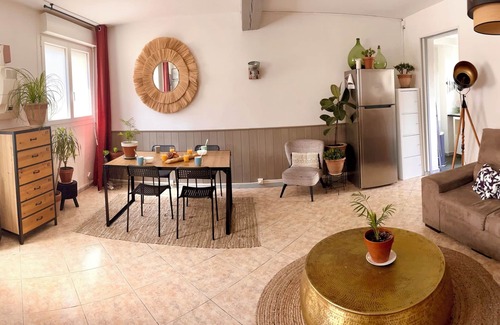 Hendaye Apartment | Garden apartment, town center not far from the station