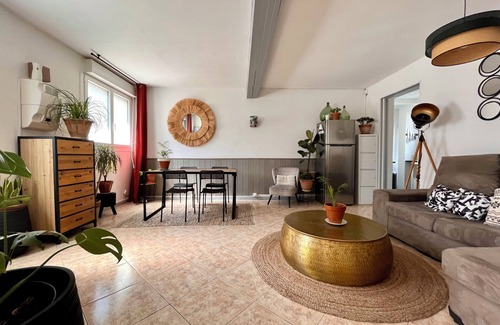 Hendaye Apartment | Garden apartment, town center not far from the station