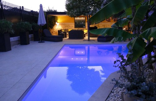 Perigueux Apartment | Garden apartment with swimming pool