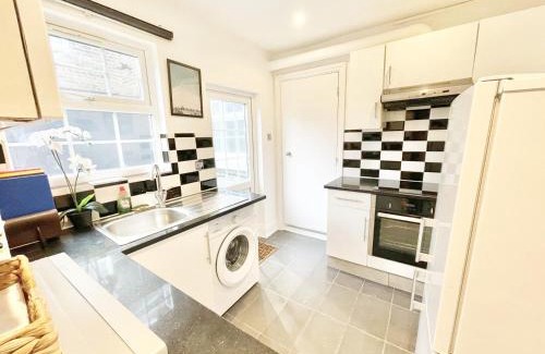 East Acton Apartment | Garden Apartment with Free Parking near Wembley
