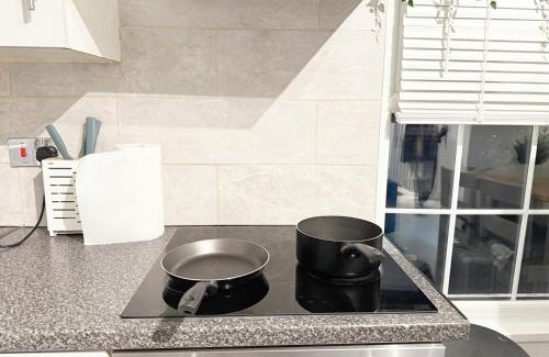 East Acton Apartment | Garden Apartment with Free Parking near Wembley