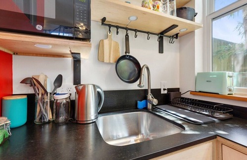 Miller Park Apartment | Garden Artist Loft Studio