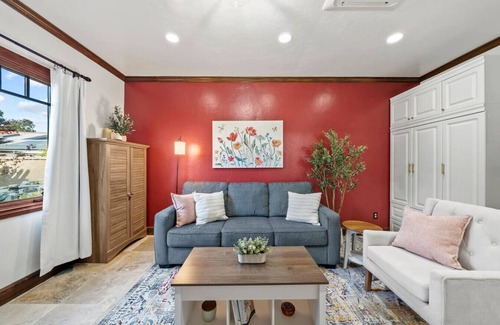 University City House | Garden Cottage | 200Mbps | Sofabed | 55”TV | Patio