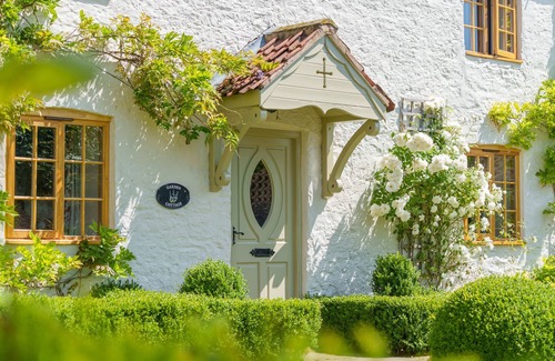 Loversall Cottage | GARDEN COTTAGE, pet friendly, character holiday cottage in Doncaster
