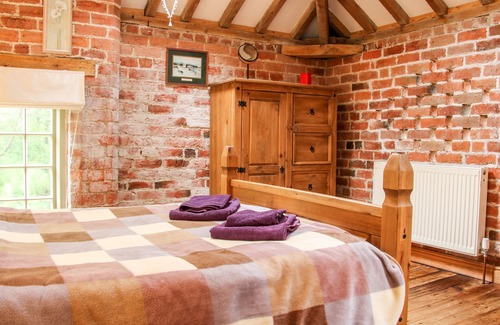 Newtown Cottage | GARDEN COTTAGE, pet friendly, character holiday cottage in Kerry