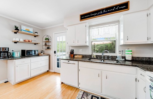 Santa Rosa Beach Cottage | Garden cottage close to beach with screened porch, WiFi, and central AC