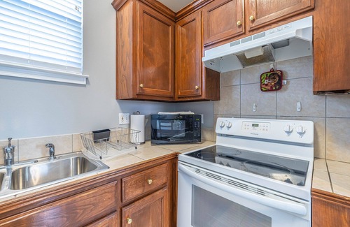 Faubourg Livaudais House | Garden District 2BR Townhouse w/Gated Parking