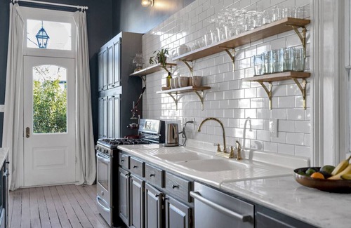 Lower Garden District House | Garden District Gem - Walk to Magazine Street!