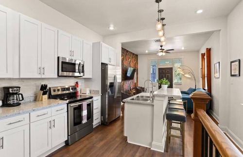 Saint Thomas Development House | Garden District | Patio | Garage Parking | 3 Beds