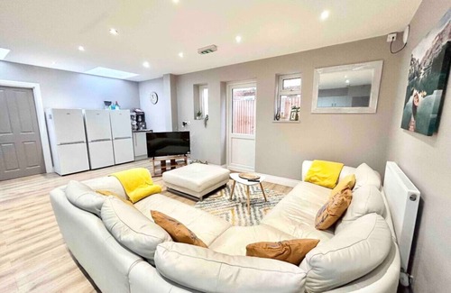 Borehamwood House | Garden En-suite Room Borehamwood