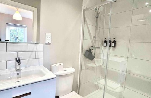 Borehamwood House | Garden En-suite Room Borehamwood