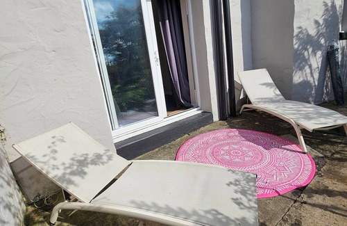 Carmarthen Apartment | Garden Flat, Dog Friendly, Excellent base to Explore all West Wales has to Offer