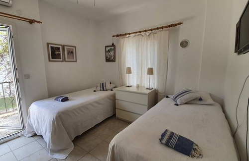 Yalikavak Apartment | Garden Flat inYalikavak centre, 200m to the sea, Palmarina. Pool shared with 6