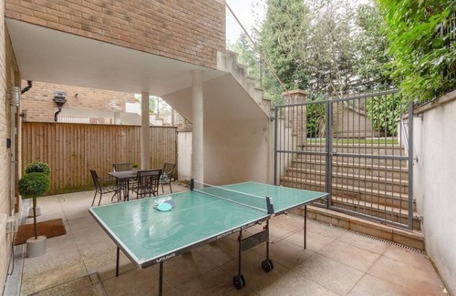 Hendon Apartment | Garden Flat With Patio - Hendon