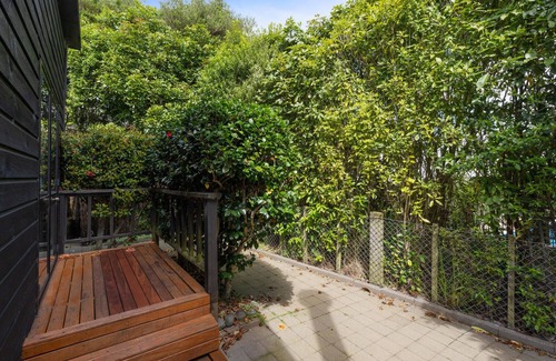 Waipahihi House | Garden Grove - Taupō Holiday Home