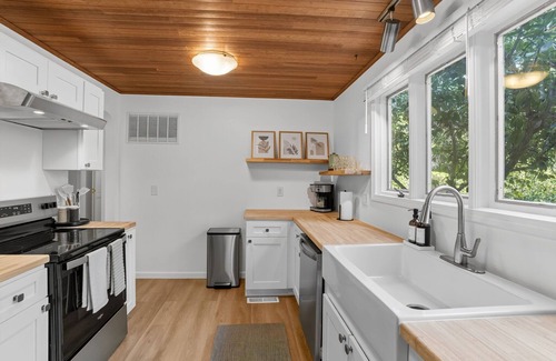 Garden Home-Whitford House | Garden Home Garden, Near a Golf Course