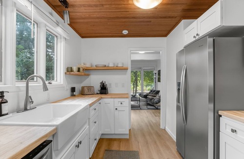 Garden Home-Whitford House | Garden Home Garden, Near a Golf Course
