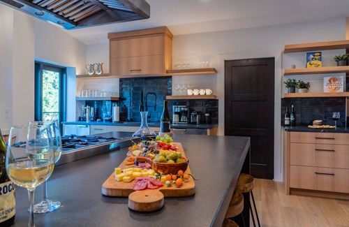 Templeton House | Garden House at Oak & Vine-Epitome of Country Living with Luxurious Comforts!