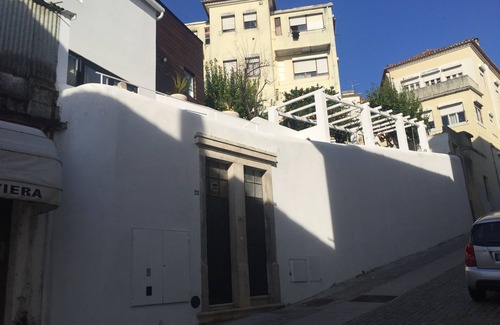 Coimbra House | Garden house - Coimbra (Casa do Muro)