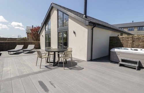 Llanfechell House | GARDEN HOUSE, pet friendly, luxury holiday cottage in Llanfechell