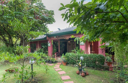 Mae Pu Kha Other | Garden House Stay With Big pond in San Kamphaeng