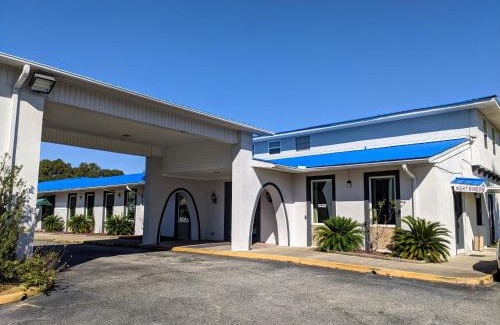 Pine Forest Hotel | Garden Inn & Suites