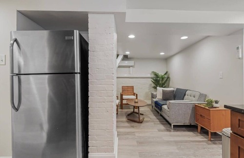 Park View Apartment | Garden-Level 2-BR Apt in Historic Petworth Home