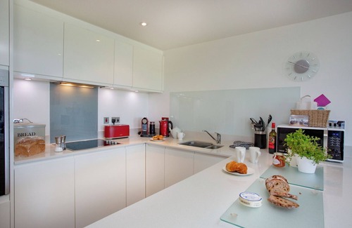 Newquay Apartment | Garden Level Apartment with three bedrooms and Stunning Sea Views