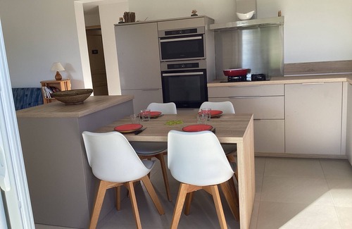 Lecci Apartment | Garden level between Sea and Mountain