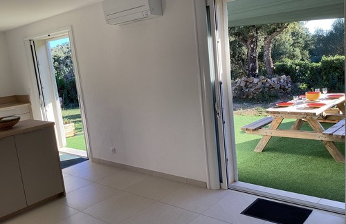 Lecci Apartment | Garden level between Sea and Mountain