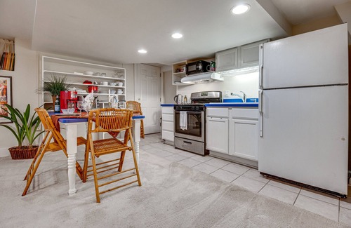 Clifton Apartment | Garden-Level Cincinnati Apartment: Walkable Area!