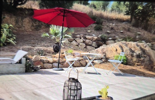 Serra-di-Ferro House | Garden level for rent in house.