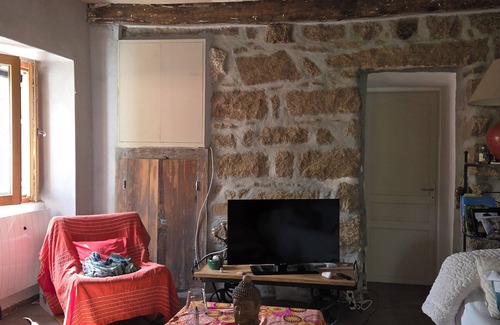 Serra-di-Ferro House | Garden level for rent in house.