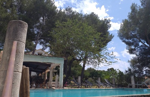La Seyne-sur-Mer Villa | Garden level in villa with swimming pool
