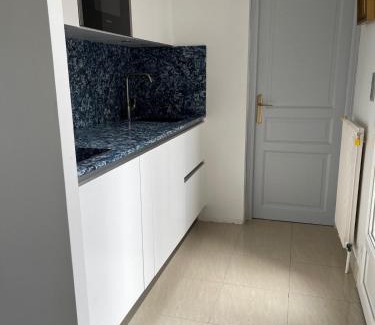 Hautot-sur-Mer Apartment | Garden-level studio