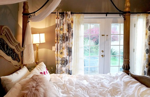 Woodinville Cottage | Garden Oasis the Heart of Woodinville Wineries