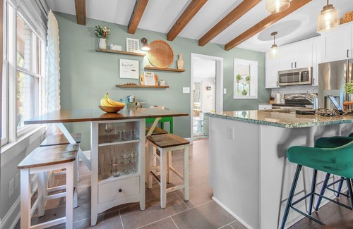 Starmount House | Garden Oasis w/Deck near Light Rail, SouthPark & SouthEnd