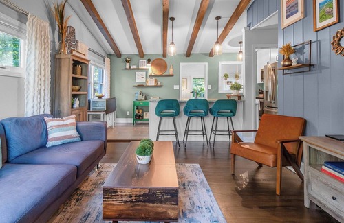 Starmount House | Garden Oasis w/Deck near Light Rail, SouthPark & SouthEnd