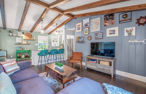 Starmount House | Garden Oasis w/Deck near Light Rail, SouthPark & SouthEnd